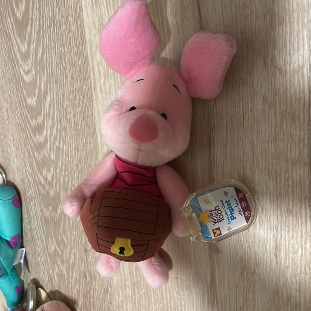 Winnie the Pooh stuffed animal collection - Picture 6 of 7